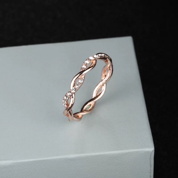 18k Rose Gold Diamond Twist Halo Ring - Picture 3 of 4